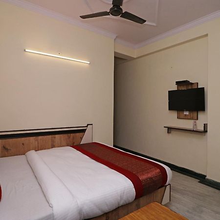Oyo Hotel Silver Shine Near Gurudwara Shri Bangla Sahib New Delhi Eksteriør billede