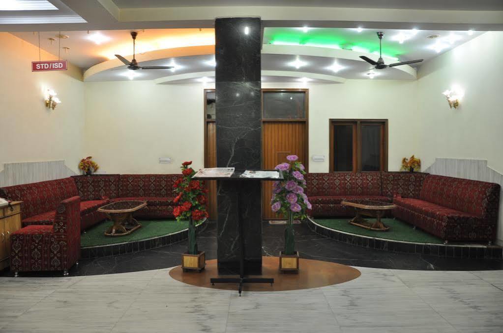 Oyo Hotel Silver Shine Near Gurudwara Shri Bangla Sahib New Delhi Eksteriør billede