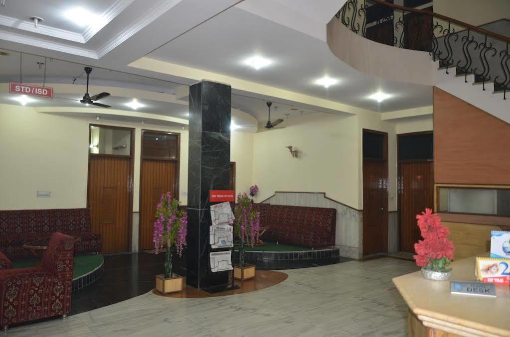 Oyo Hotel Silver Shine Near Gurudwara Shri Bangla Sahib New Delhi Eksteriør billede